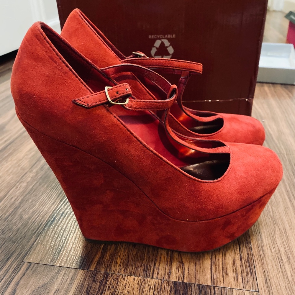 Breckelle wedges NEW!!